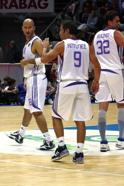 KK Zadar – Real Madrid, umirovljenje dresova 10 (Giuseppe Giergia) i 11 (Kresimir Cosic), Foto; Mladen Malik KK Zadar – Real Madrid, umirovljenje dresova 10 (Giuseppe Giergia) i 11 (Kresimir Cosic), Foto; Mladen Malik