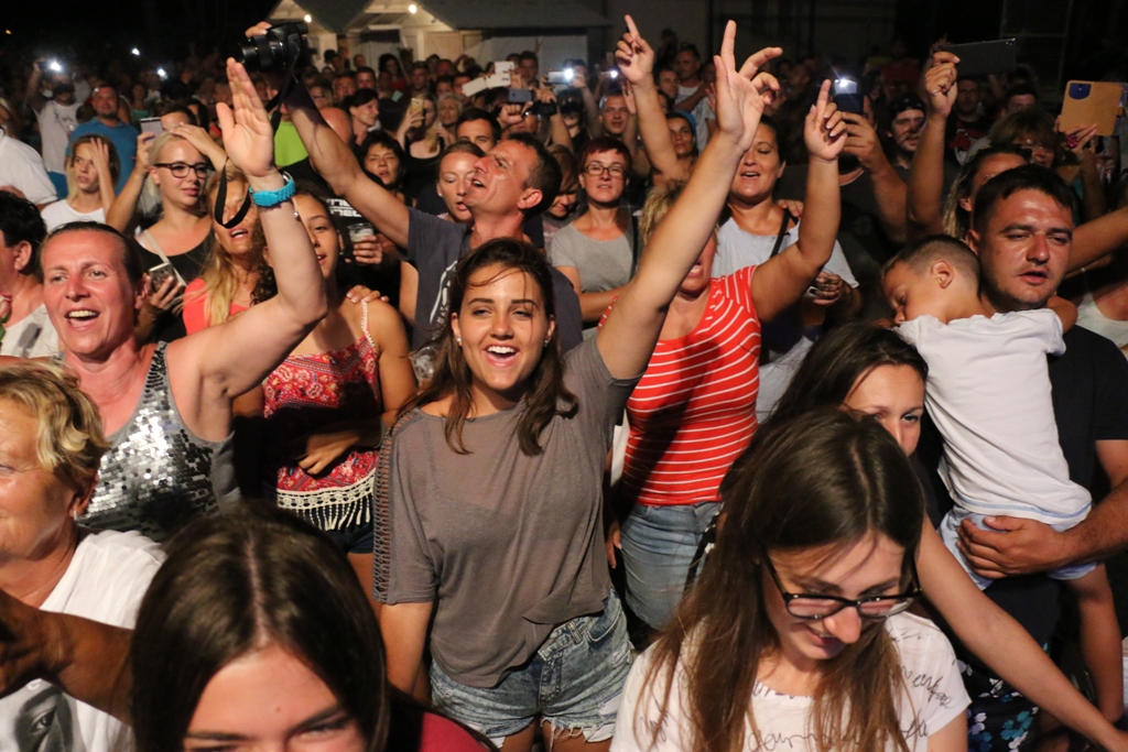 S Alenom Islamovićem po pljusku pjevalo šest tisuća Virana