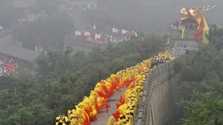 Olimpijska baklja na kineskom zidu