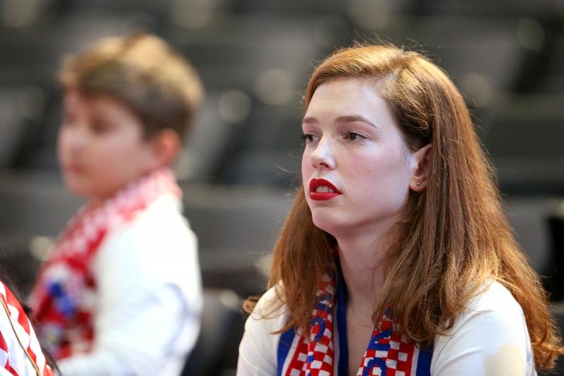 Hrvatski navijači u Parizu na utakmici Slovenija – Hrvatska za 3. mjesto na Svjetskom prvenstvu