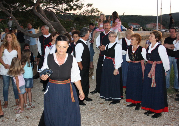 Vecer folklora: KUD Nevijana i ansambl Horenak u Nevidjenima Vecer folklora: KUD Nevijana i ansambl Horenak u Nevidjenima