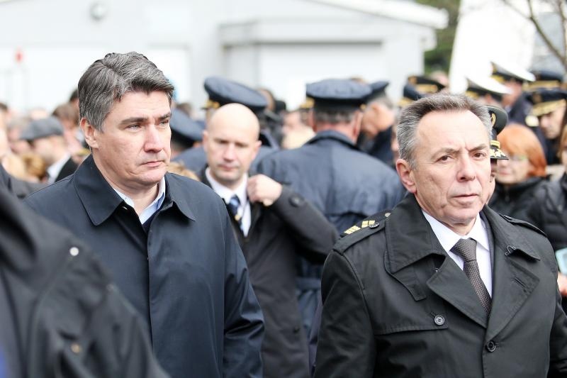 Dan sjecanja na zrtvu Vukovara 1991. – 2014. pod sloganom Vukovar – mjesto posebnog pijeteta. 23. je obljetnica stradavanja i zrtve Vukovara u Domovinskom ratu. Sudionici Kolone sjecanja prolaze ulicama grada do Memorijalnog groblja zrtava iz Domovinskog Dan sjecanja na zrtvu Vukovara 1991. – 2014. pod sloganom Vukovar – mjesto posebnog pijeteta. 23. je obljetnica stradavanja i zrtve Vukovara u Domovinskom ratu. Sudionici Kolone sjecanja prolaze ulicama grada do Memorijalnog groblja zrtava iz Domovinskog