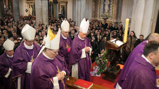Posljednji ispraćaj nadbiskupa Marijana Oblaka