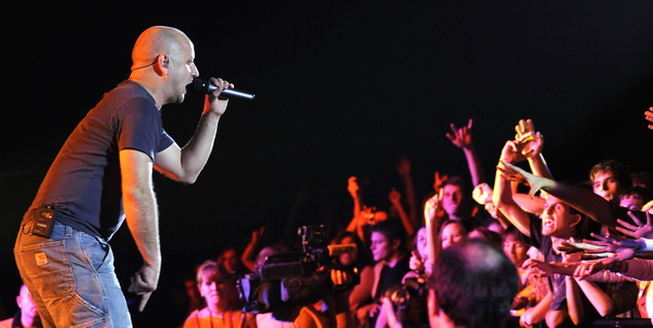 Split, 021009.
Spaladium Arena.
Koncert “Adio lito” na kojem nastupaju Hladno pivo, Fon Biskich, Damir Urban, Marijan Ban i Psihomodo Pop.
Na fotografiji: Mile Kekin i Hladno pivo.
Foto: Josko Ponos / CROPIX Split, 021009.
Spaladium Arena.
Koncert “Adio lito” na kojem nastupaju Hladno pivo, Fon Biskich, Damir Urban, Marijan Ban i Psihomodo Pop.
Na fotografiji: Mile Kekin i Hladno pivo.
Foto: Josko Ponos / CROPIX