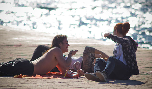 Proljetno kupanje na Rivi, 26. ožujka 2012. (foto:Saša Čuka)