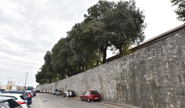 Sinoc je u padu sa zadarskih bedema smrtno stradao svicarski turist. Photo: Dino Stanin/PIXSELL