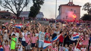 Veličanstven doček četvorice zadarskih Vatrenih od Gradskog mosta do Foruma