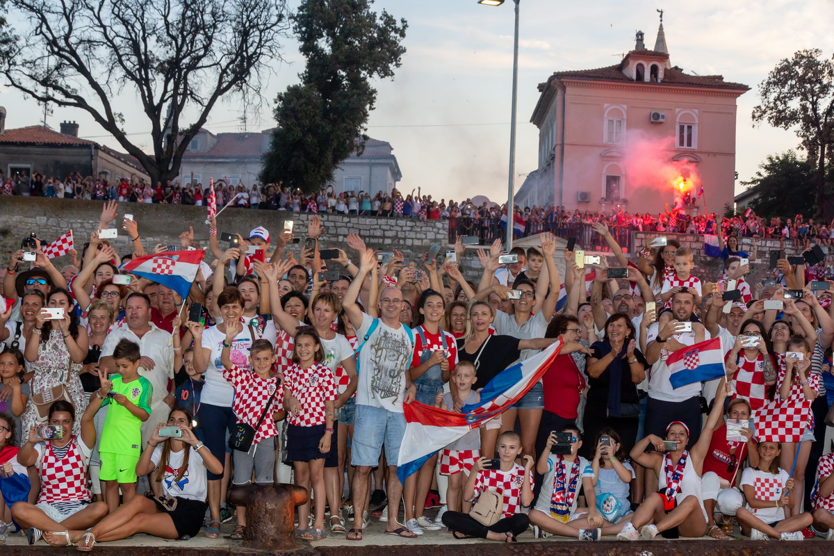 Veličanstven doček četvorice zadarskih Vatrenih od Gradskog mosta do Foruma