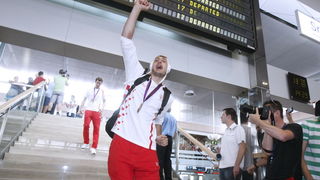 Zagreb, 130812.
Pleso.
Povratak Hrvatske olimpijske delegacije u Zagreb sa Olimpijskih igara u Londonu.
Na fotografiji: Domagoj Duvnjak.
Foto: Goran Mehkek / CROPIX Zagreb, 130812.
Pleso.
Povratak Hrvatske olimpijske delegacije u Zagreb sa Olimpijskih igara u Londonu.
Na fotografiji: Domagoj Duvnjak.
Foto: Goran Mehkek / CROPIX