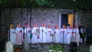 U subotu, 16. srpnja, na Kaštelu Benković u Benkovcu, u sklopu Benkovačkog kulturnog ljeta održan je “9. Etno festival – Benkovac 2016.” U subotu, 16. srpnja, na Kaštelu Benković u Benkovcu, u sklopu Benkovačkog kulturnog ljeta održan je “9. Etno festival – Benkovac 2016.”