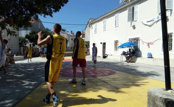 41. Otočki košarkaški turnir “Ist 2016”. Foto: Zvonimir Brzić 41. Otočki košarkaški turnir “Ist 2016”. Foto: Zvonimir Brzić