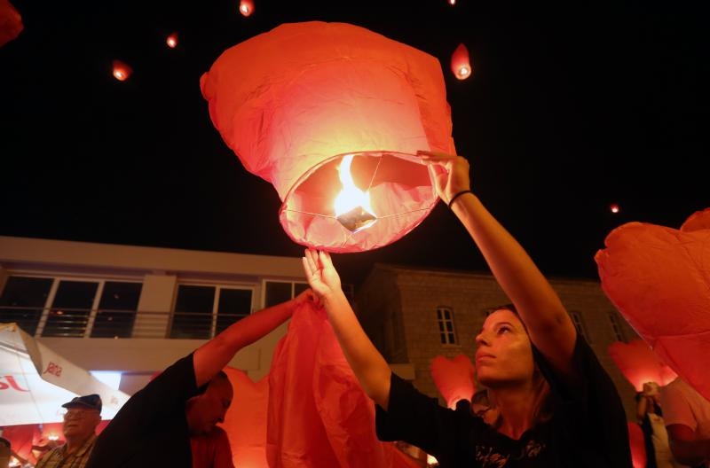 Vodice: Puštanjem lampiona obilježena 10. obljetnica Kornatske tragedije Vodice: Puštanjem lampiona obilježena 10. obljetnica Kornatske tragedije