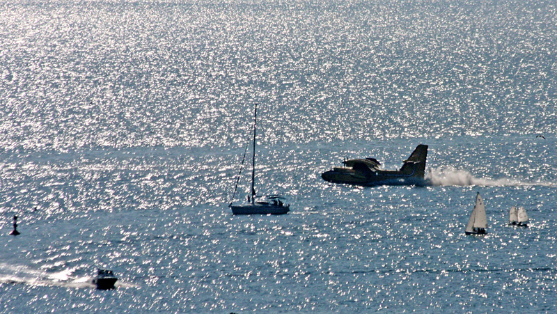 Požar na Plovaniji (foto: Marin Gospić) Požar na Plovaniji (foto: Marin Gospić)