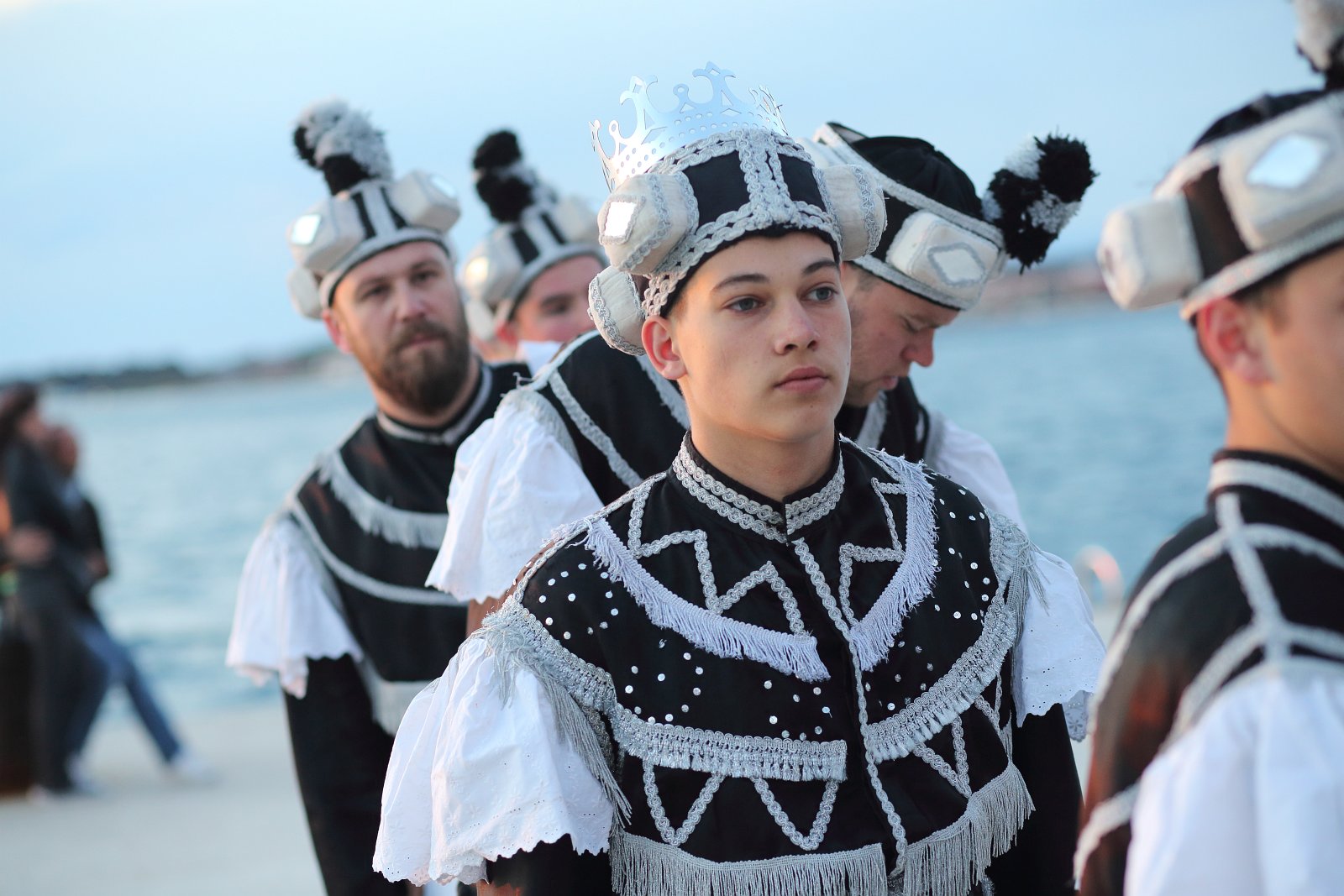 HGD Sv. Cecilija izvelo korčulanski viteški ples “Moreška” na Pozdravu suncu