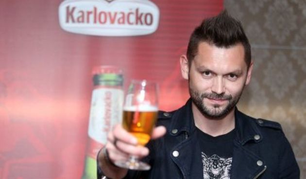 30.03.2015., Zagreb – U Gold Class kinu, Cinestar Arena Centra prezentirana je nova TV reklama Karlovackog piva u kojem su glavni akteri grupa Vatra sa svojim vokalom Ivanom Decakom. Prezentaciju je vodila Ivana Miseric, a okupljenima su se obratili Ivan