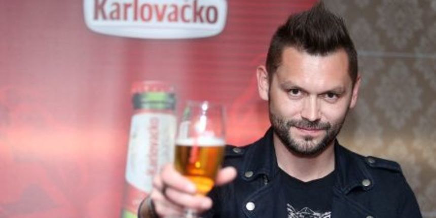 30.03.2015., Zagreb – U Gold Class kinu, Cinestar Arena Centra prezentirana je nova TV reklama Karlovackog piva u kojem su glavni akteri grupa Vatra sa svojim vokalom Ivanom Decakom. Prezentaciju je vodila Ivana Miseric, a okupljenima su se obratili Ivan