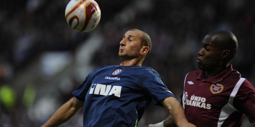 Edinburgh, 270809.
Tynecastle Stadion.
Uzvratna kvalifikacijska nogometna utakmica za ulazak u Uefinu Europsku ligu izmedju zagrebackog Dinama i skotskog Heartsa.
Na slici: Dimitrios Papadopoulos i Jose Goncalves.
Foto: Drago Sopta / CROPIX Edinburgh, 270809.
Tynecastle Stadion.
Uzvratna kvalifikacijska nogometna utakmica za ulazak u Uefinu Europsku ligu izmedju zagrebackog Dinama i skotskog Heartsa.
Na slici: Dimitrios Papadopoulos i Jose Goncalves.
Foto: Drago Sopta / CROPIX