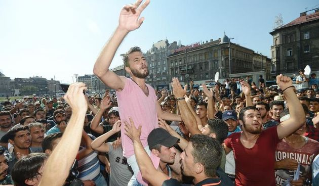 Izbjeglice i imigranti na željezničkom kolodvoru Keleti ulicama Budimpešte, Photo: Marko Jurinec/PIXSELL