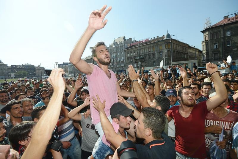 Izbjeglice i imigranti na željezničkom kolodvoru Keleti ulicama Budimpešte, Photo: Marko Jurinec/PIXSELL Izbjeglice i imigranti na željezničkom kolodvoru Keleti ulicama Budimpešte, Photo: Marko Jurinec/PIXSELL