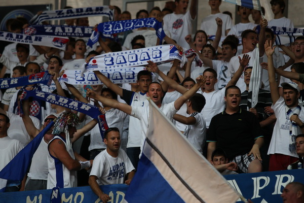 Zagreb, 180513.
Dvorana Kresimira Cosica. Kosarkaska utakmica polufinala doigravanja za prvaka Hrvatske (1 utakmica) izmedju KK Zadar i KK Cedevita.
Na fotografiji: navijaci Zadra Tornado.
Foto: Jure Miskovic / CROPIX Zagreb, 180513.
Dvorana Kresimira Cosica. Kosarkaska utakmica polufinala doigravanja za prvaka Hrvatske (1 utakmica) izmedju KK Zadar i KK Cedevita.
Na fotografiji: navijaci Zadra Tornado.
Foto: Jure Miskovic / CROPIX