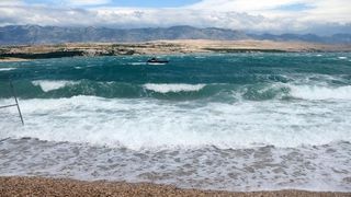 Olujna bura poharala plažu Zrće. Photo: Dalibor Urukalović/PIXSELL