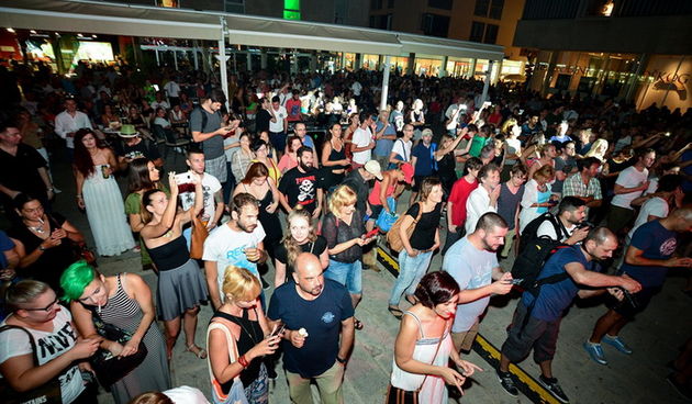 U povodu 4. rođendana Boutique hostela Forum, “najpristojniji mogući” riječki Let 3 održao je fenomenalan koncert na antičkom Forumu