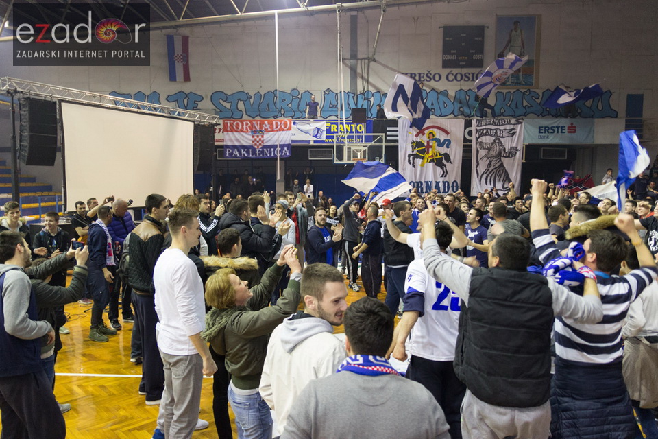 Humanitarno gledanje utakmice Zadar-Cibona (85-84) u Jazinama Humanitarno gledanje utakmice Zadar-Cibona (85-84) u Jazinama