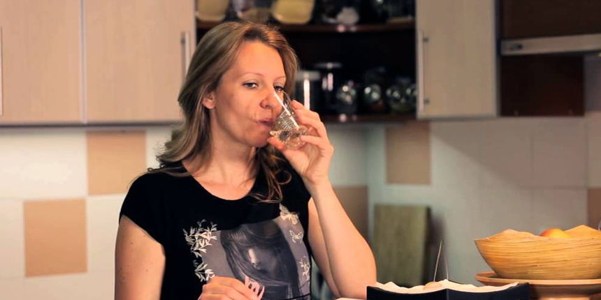 Žena iz reklame za Happy Pills Žena iz reklame za Happy Pills