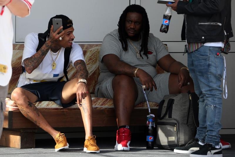 Novalja: Chris Brown zabavlja se u backstageu prije nastupa na Fresh island festivalu