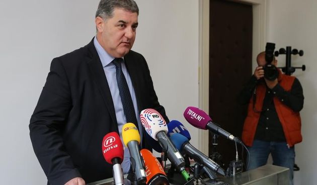 Gradonacelnik Ivo Baldasar zbog raspustanja splitskog ogranka SDP-a sazvao konferenciju za medije u Banovini.