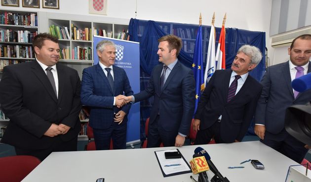 Murter: Potpisivanje ugovora o sufinanciranju izgradnje sustava odvodnje Murter-Betina