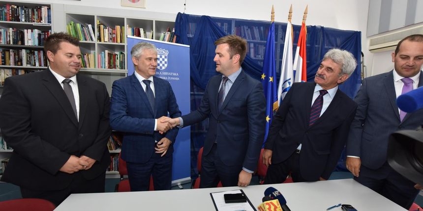 Murter: Potpisivanje ugovora o sufinanciranju izgradnje sustava odvodnje Murter-Betina