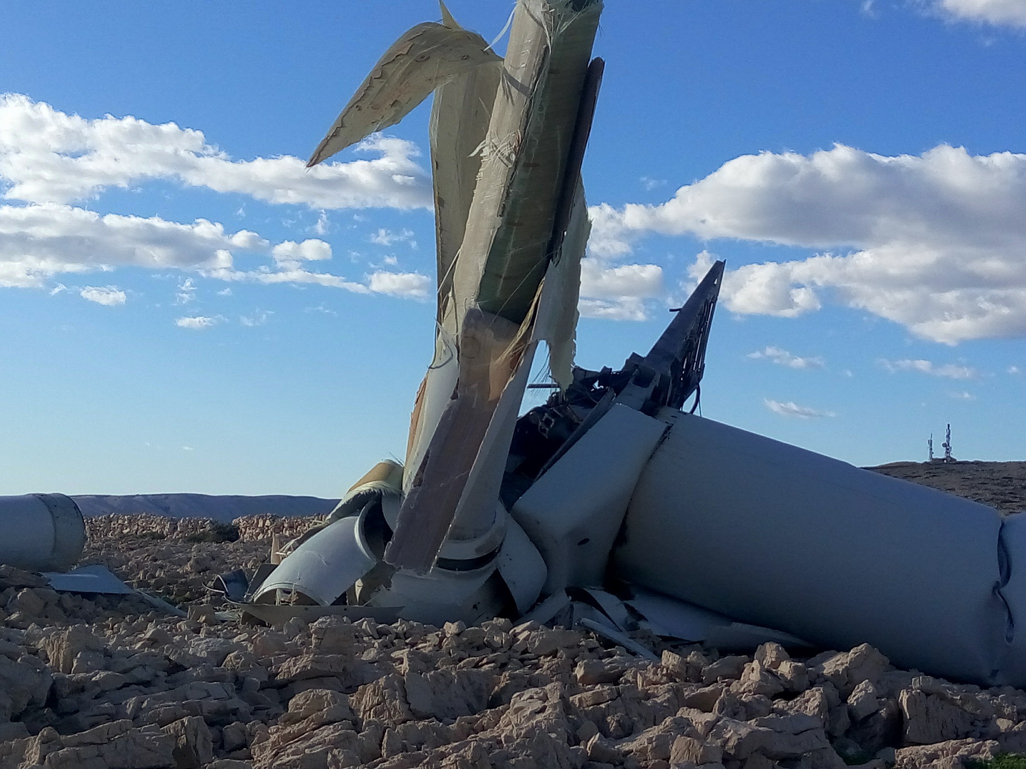 Olujna bura srušila vjetro elektranu na Pagu Olujna bura srušila vjetro elektranu na Pagu