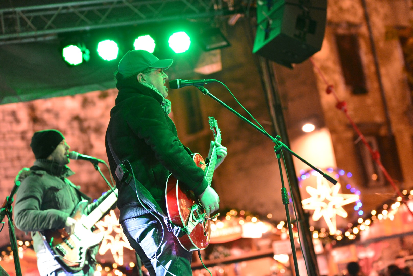 Advent u Zadru: Neno Belan i Fiumensi raspjevali i rasplesali i staro i mlado na Trgu Petra Zoranića Advent u Zadru: Neno Belan i Fiumensi raspjevali i rasplesali i staro i mlado na Trgu Petra Zoranića