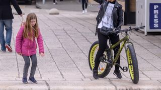 Labudovi pored mosta uveseljavaju Zadrane Labudovi pored mosta uveseljavaju Zadrane