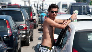 Zadar, 220612
Mnogi su iskoristili praznike kako bi povezali produzeni vikend i otisli na more pa je tako danas u zadarskoj trajektnoj luci pojacan promet.
Na fotografiji: detalj iz trajektne luke
Foto: Luka Gerlanc / CROPIX Zadar, 220612
Mnogi su iskoristili praznike kako bi povezali produzeni vikend i otisli na more pa je tako danas u zadarskoj trajektnoj luci pojacan promet.
Na fotografiji: detalj iz trajektne luke
Foto: Luka Gerlanc / CROPIX