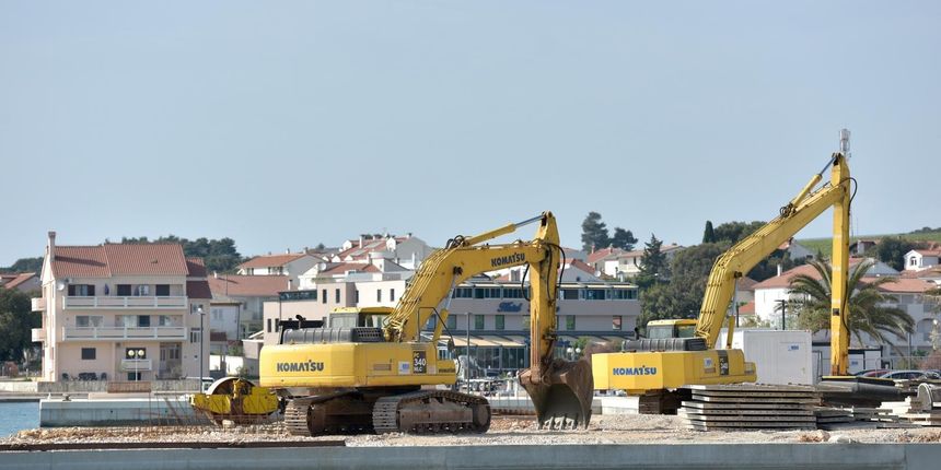Vandali napravili veliku štetu na gradilištu obalnog zida u Petrčanima