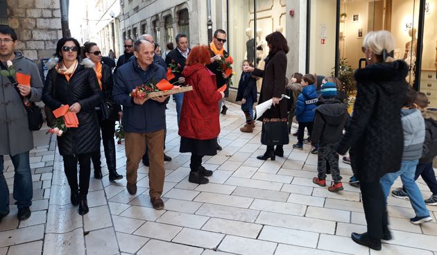 HNS Zadar sugrađankama podijelio tisuću ruža