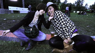 Zagreb, 220610.
Na Jarunu se od 21.-23.06. odrzava glazbeni spektakl T-Mobile INmusic festival na kojem ce nastupiti mnogobrojni izvodjaci kako iz zemlje tako i svijeta.
Danas se odrzao drugi dan.
Foto: Boris Kovacev / CROPIX Zagreb, 220610.
Na Jarunu se od 21.-23.06. odrzava glazbeni spektakl T-Mobile INmusic festival na kojem ce nastupiti mnogobrojni izvodjaci kako iz zemlje tako i svijeta.
Danas se odrzao drugi dan.
Foto: Boris Kovacev / CROPIX