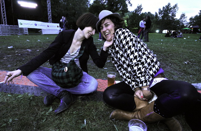 Zagreb, 220610.
Na Jarunu se od 21.-23.06. odrzava glazbeni spektakl T-Mobile INmusic festival na kojem ce nastupiti mnogobrojni izvodjaci kako iz zemlje tako i svijeta.
Danas se odrzao drugi dan.
Foto: Boris Kovacev / CROPIX Zagreb, 220610.
Na Jarunu se od 21.-23.06. odrzava glazbeni spektakl T-Mobile INmusic festival na kojem ce nastupiti mnogobrojni izvodjaci kako iz zemlje tako i svijeta.
Danas se odrzao drugi dan.
Foto: Boris Kovacev / CROPIX