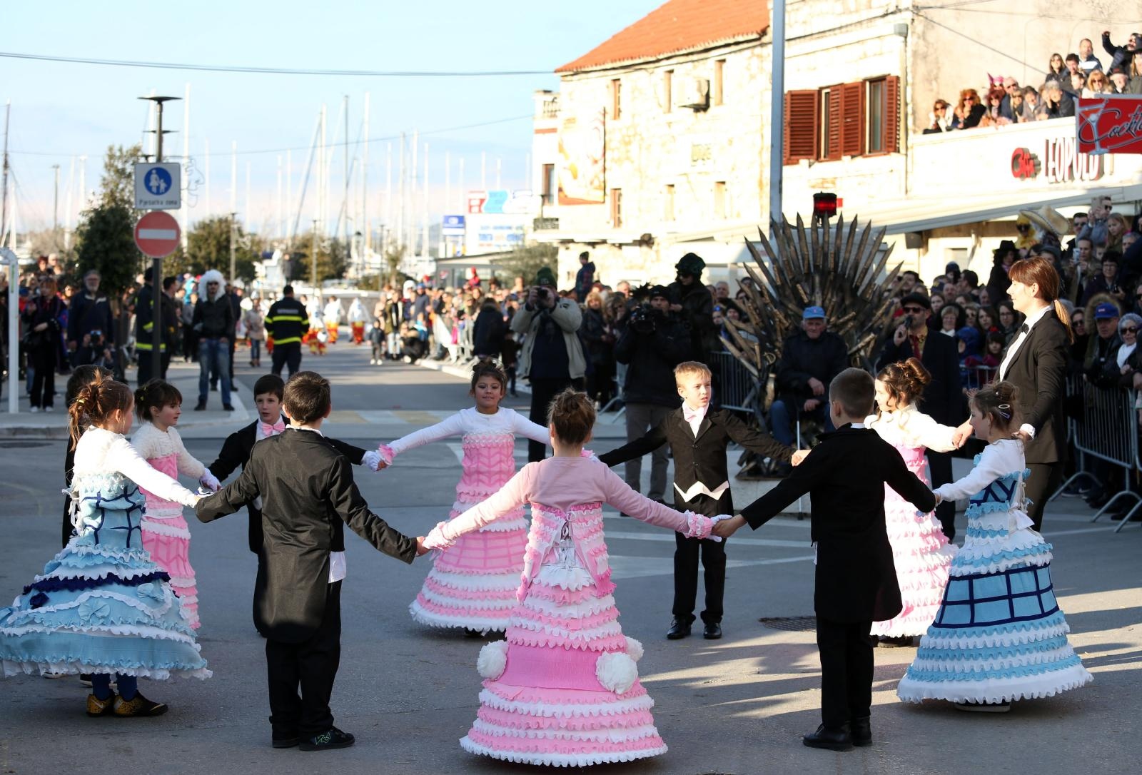 Murter: Maškarana povorka Velike Bake