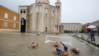 Vaterpolo utakmica na Forumu ispred crkve Sv. Donata, Foto: Filip Brala/PIXSELL