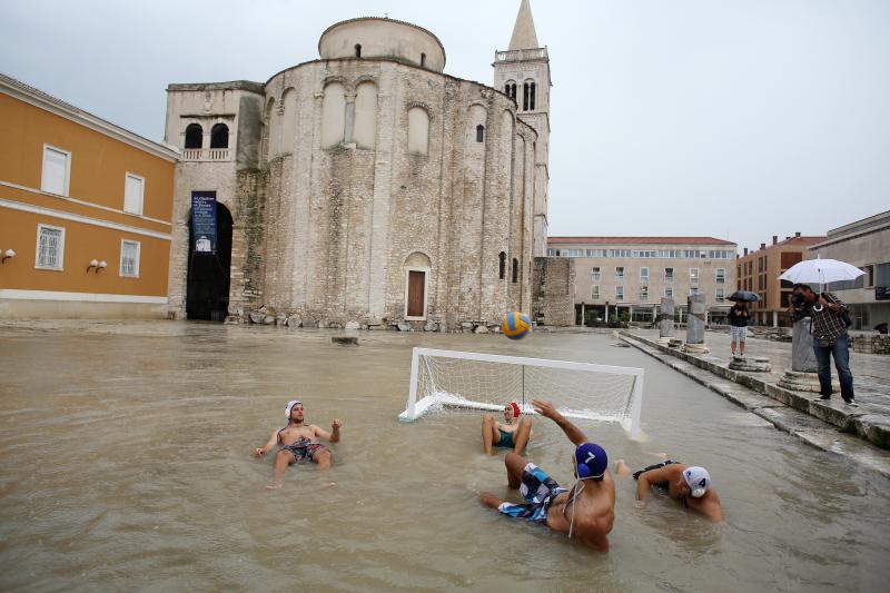Vaterpolo utakmica na Forumu ispred crkve Sv. Donata, Foto: Filip Brala/PIXSELL