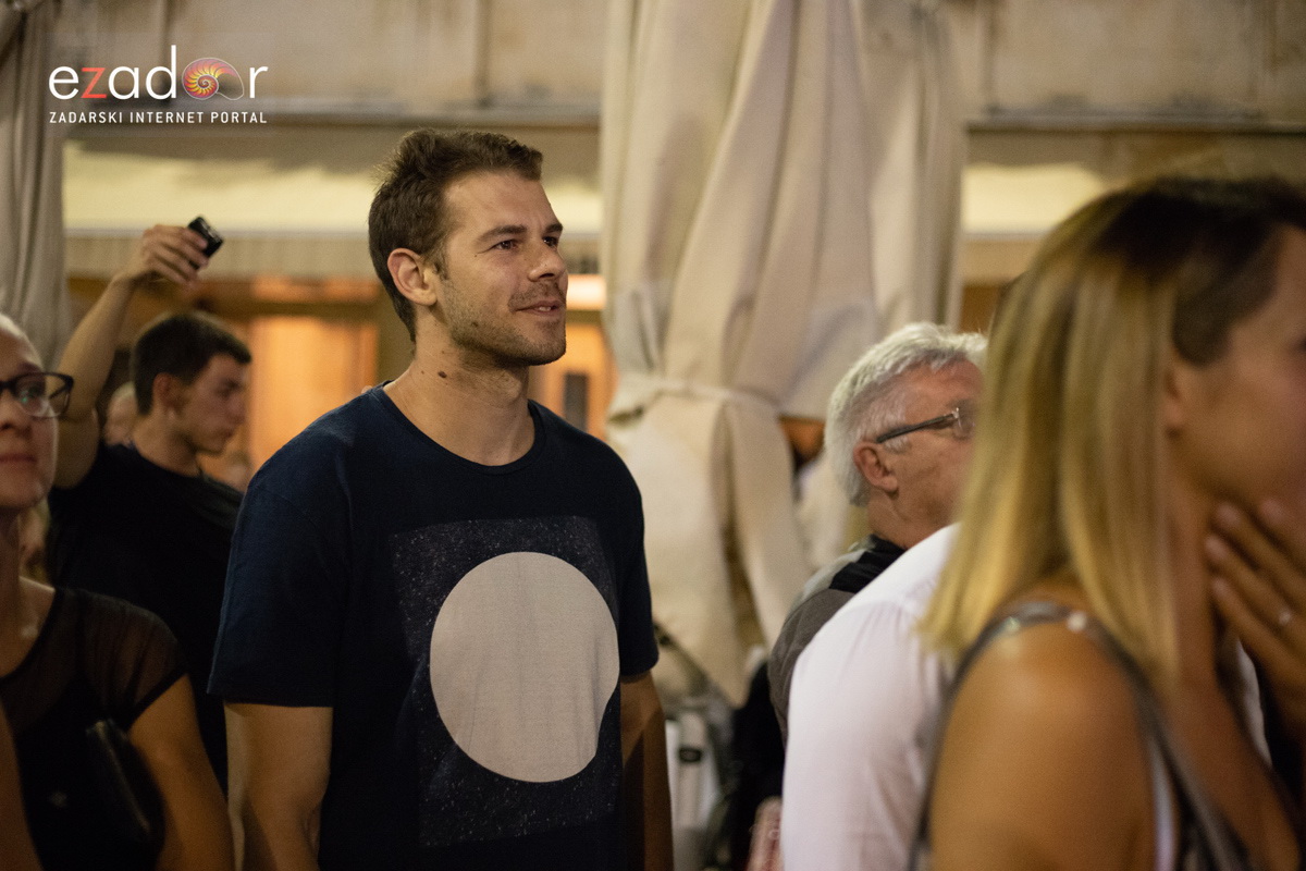 Svečani doček svjetskih prvaka Mihovila i Šime Fantele na Narodnom trgu Svečani doček svjetskih prvaka Mihovila i Šime Fantele na Narodnom trgu