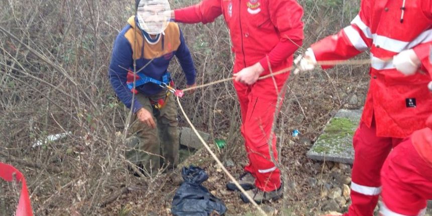 Zadarski HGSS spasio muškarca koji je upao u 15-metarsku jamu zbog mobitela, Foto: HGSS Zadar