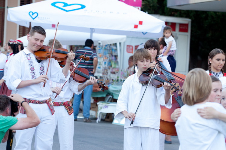 Biograd: 6. Dugi svehrvatski eno-eko-gastro-etno stol, Foto: Franjo Jurić Biograd: 6. Dugi svehrvatski eno-eko-gastro-etno stol, Foto: Franjo Jurić