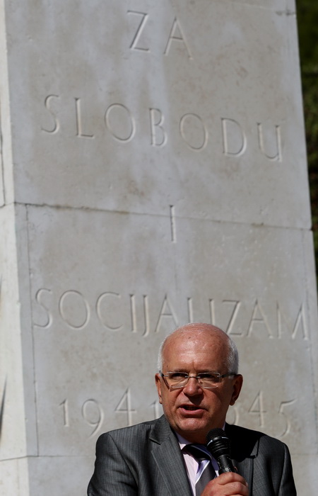 Mali Iz, 260712.
Proslava 70. obljetnice Maloiskog ustanka kojeg zajedno organiziraju Grad Zadar i Udruga antifasistickih boraca pod pokroviteljstvom predsjednika Ive Josipovica. Na spomenik Palima za slobodu i socijalizam u uvali Knez vijence su polozili