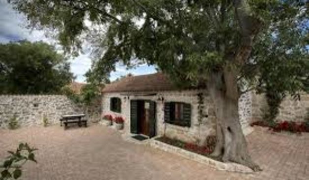 Polača, Raznjevica dvori, tripadvisor.com