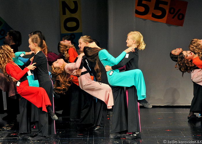 Plesna udruga Gesta: Božićni šoping u SuperOvoj, Foto: Željko Karavida Plesna udruga Gesta: Božićni šoping u SuperOvoj, Foto: Željko Karavida