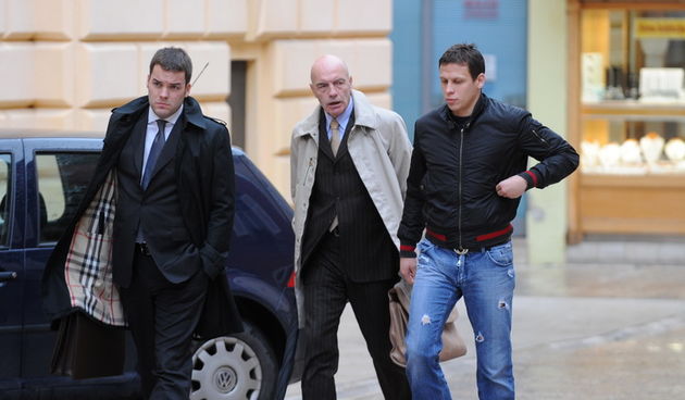 Zadar, 081210.
Na Zupanijskom sudu u Zadru nastavljeno sudjenje Josipu Modricu Franu Olujicu zbog predprodaje i posjedovanja droge. 
Na fotogografiji: Fran Olujic (ljevo) i Josip Modric (desno).
Foto: Andrija Lucic / CROPIX